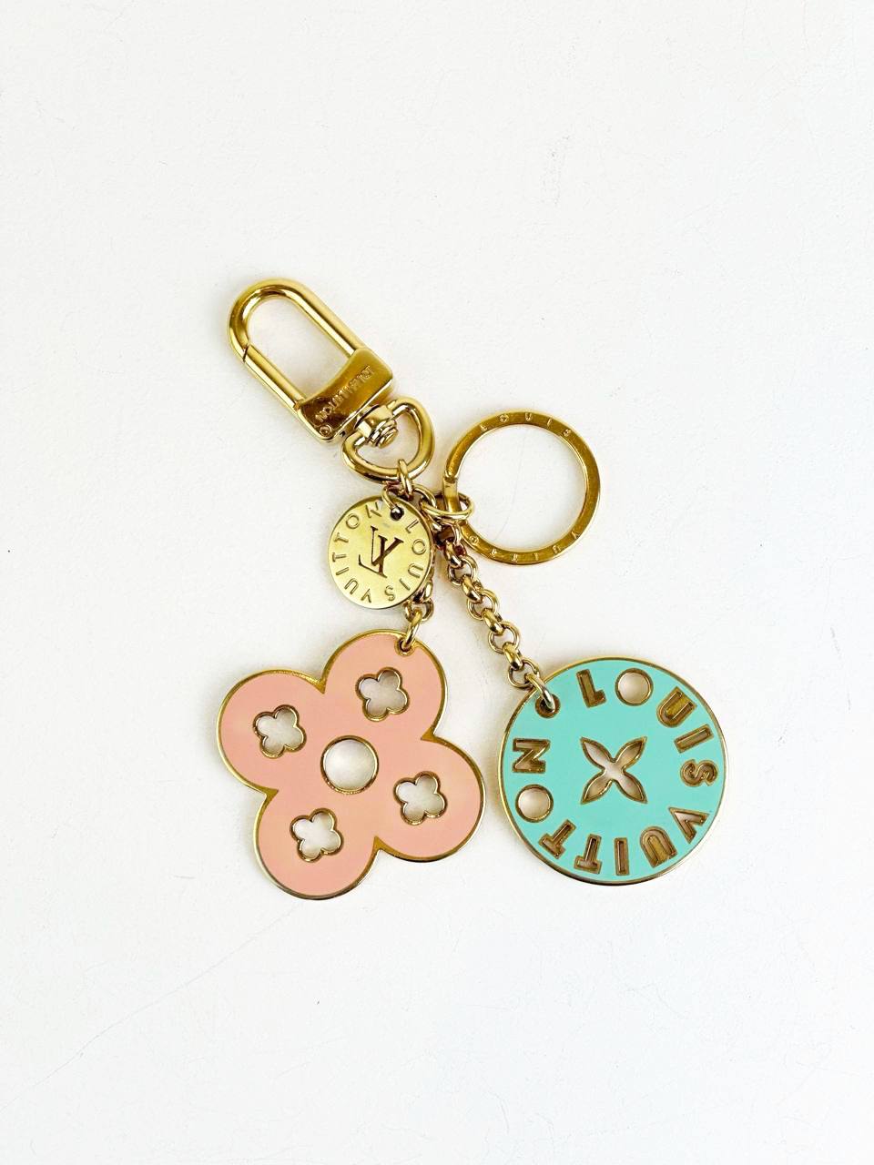 LOUIS VUITTON LOOPING FLEUR PASTEL KEY CHARM