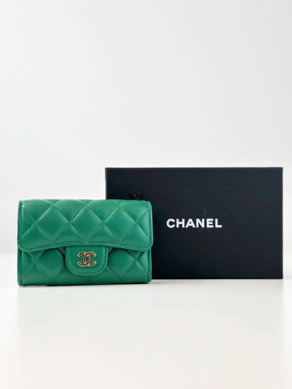 CHANEL QUILTED FLAP GREEN CARD HOLDER