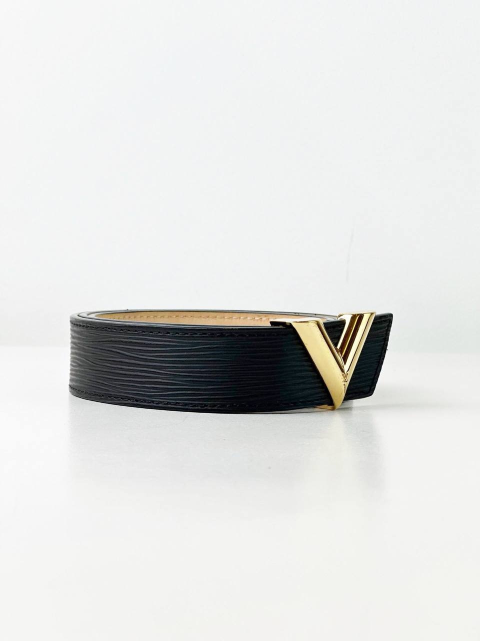 LOUIS VUITTON ESSENTIAL V BLACK BELT