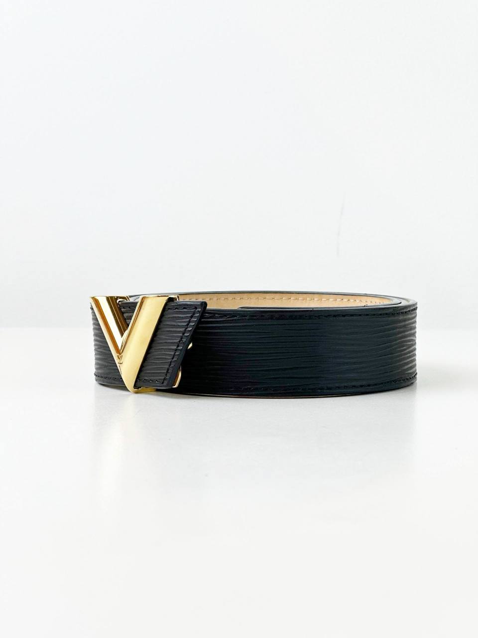 LOUIS VUITTON ESSENTIAL V BLACK BELT