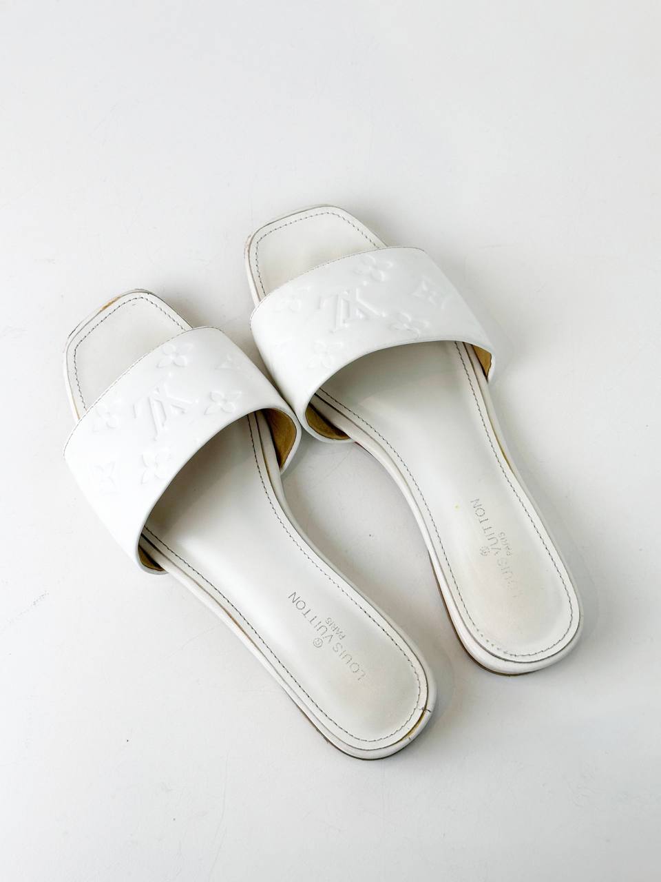LOUIS VUITTON REVIVAL FLAT MULE WHITE SANDALS