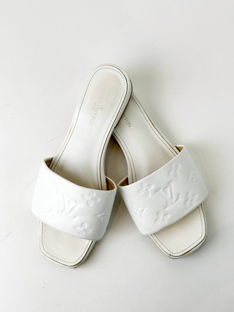 LOUIS VUITTON REVIVAL FLAT MULE WHITE SANDALS