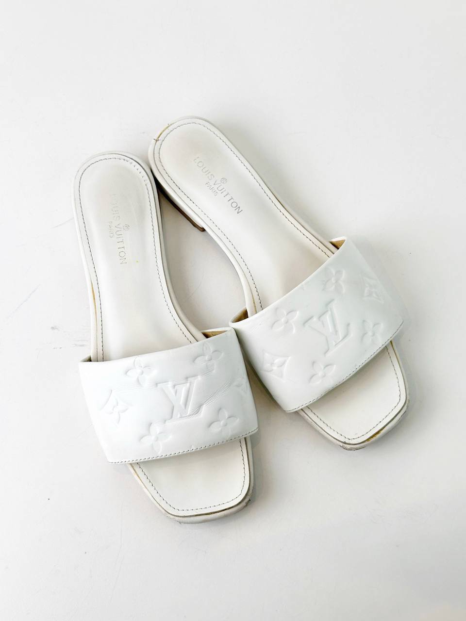 LOUIS VUITTON REVIVAL FLAT MULE WHITE SANDALS