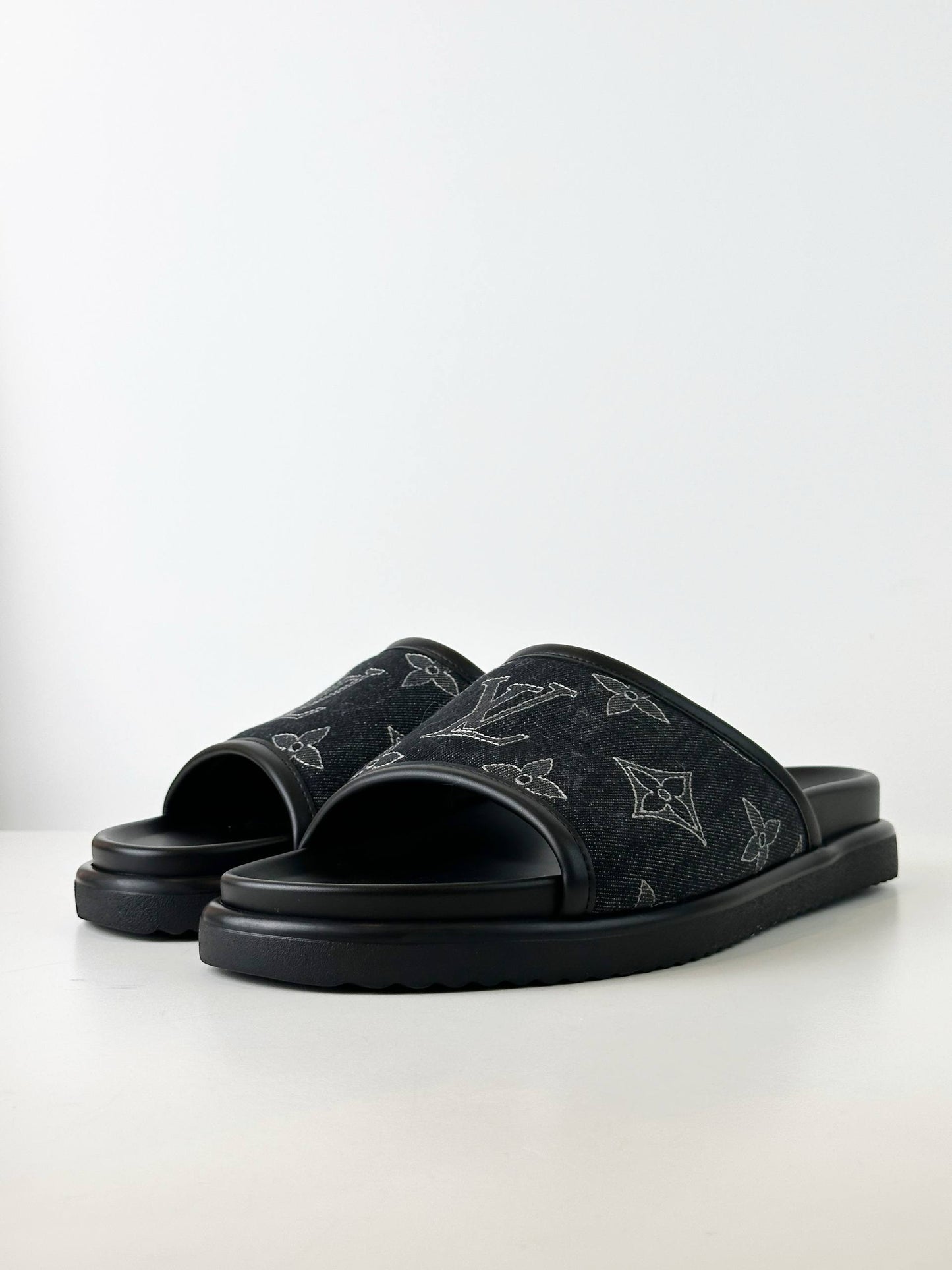 LOUIS VUITTON MIAMI MULE BLACK SLIPPERS