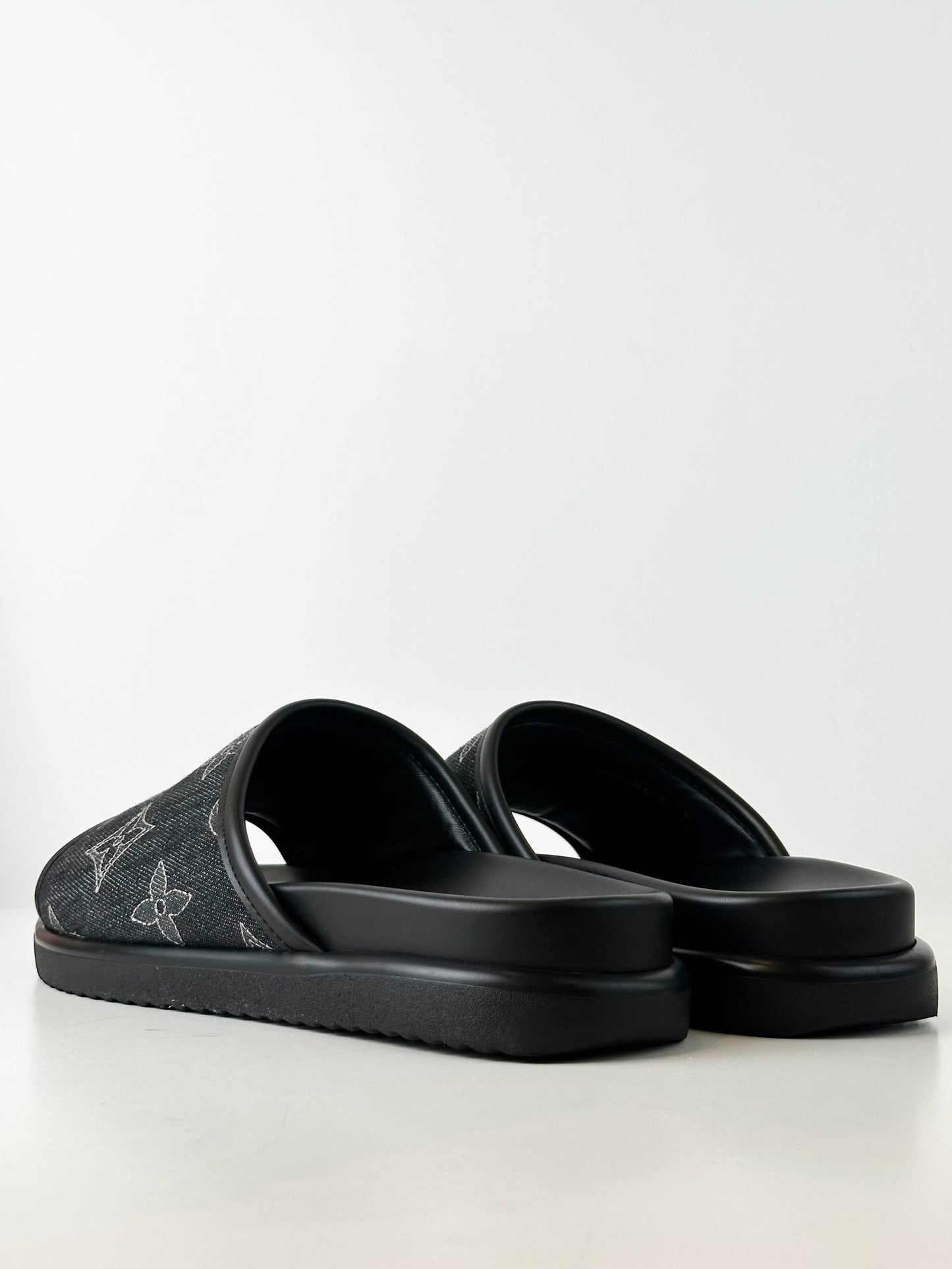 LOUIS VUITTON MIAMI MULE BLACK SLIPPERS