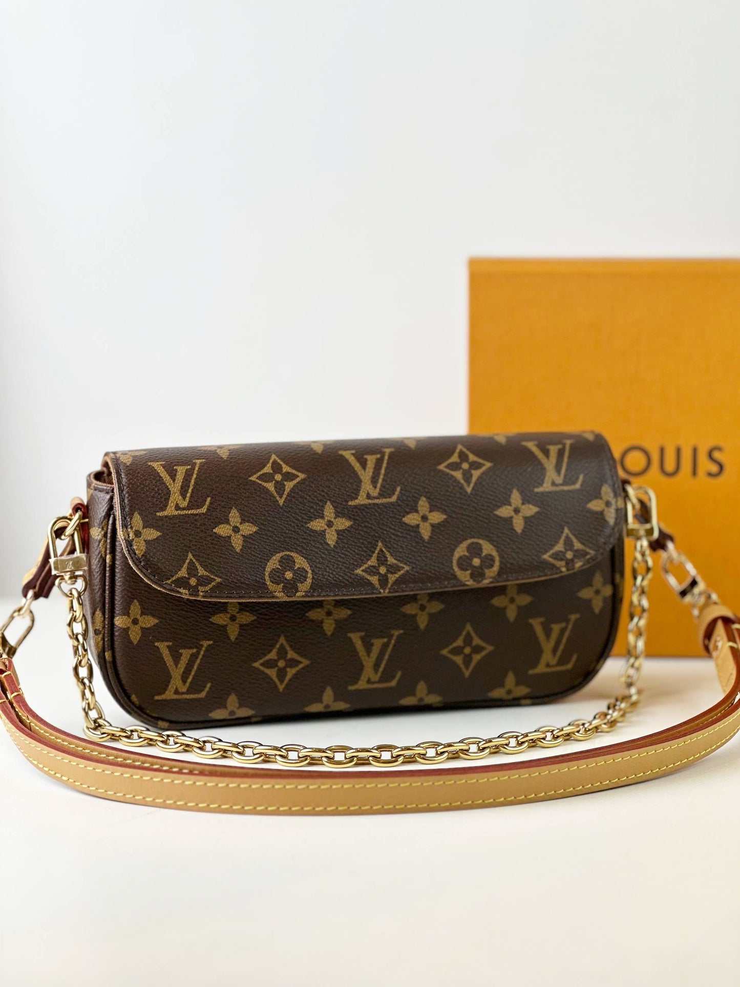 LOUIS VUITTON IVY MONOGRAM WALLET ON CHAIN