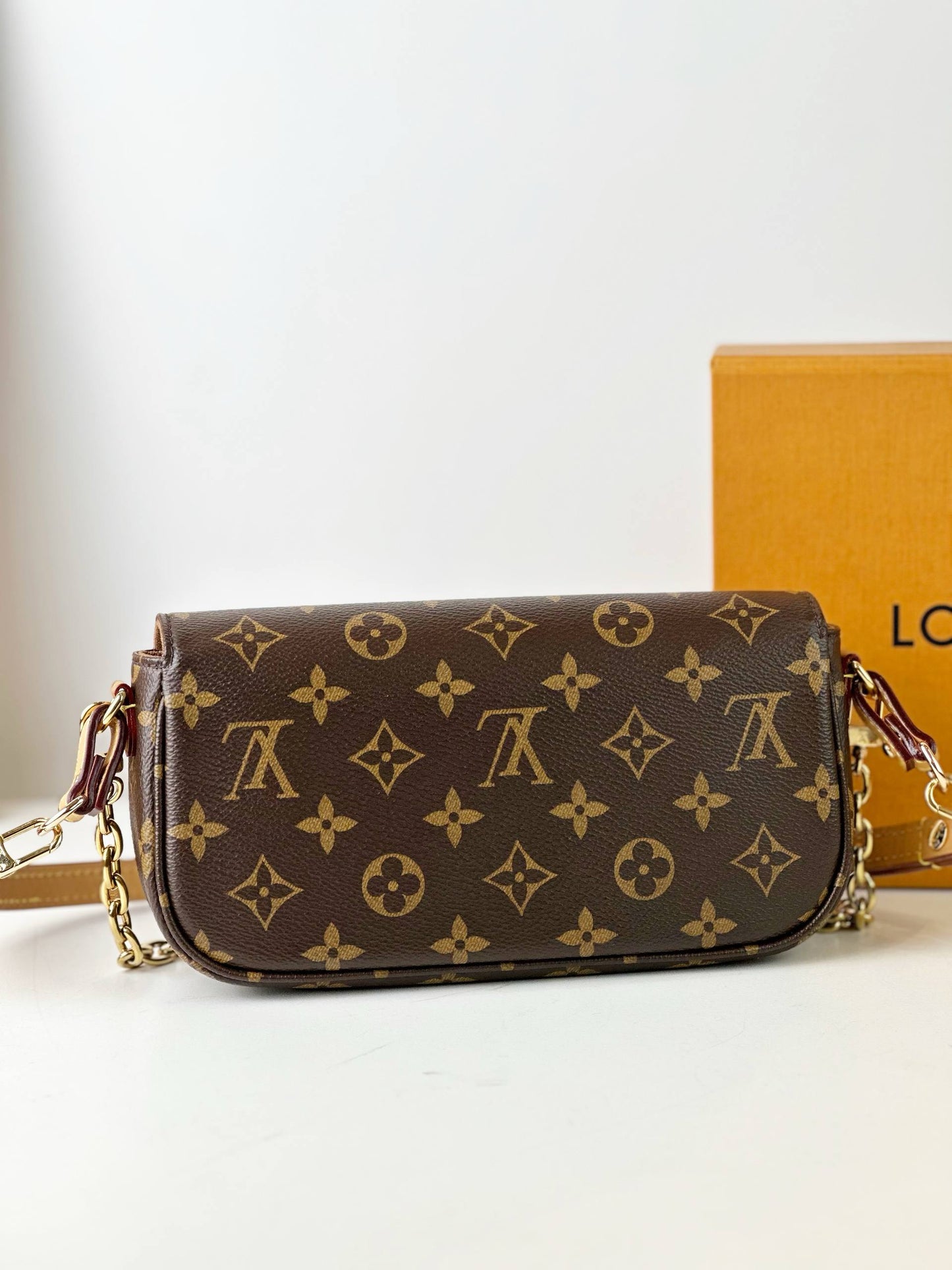 LOUIS VUITTON IVY MONOGRAM WALLET ON CHAIN