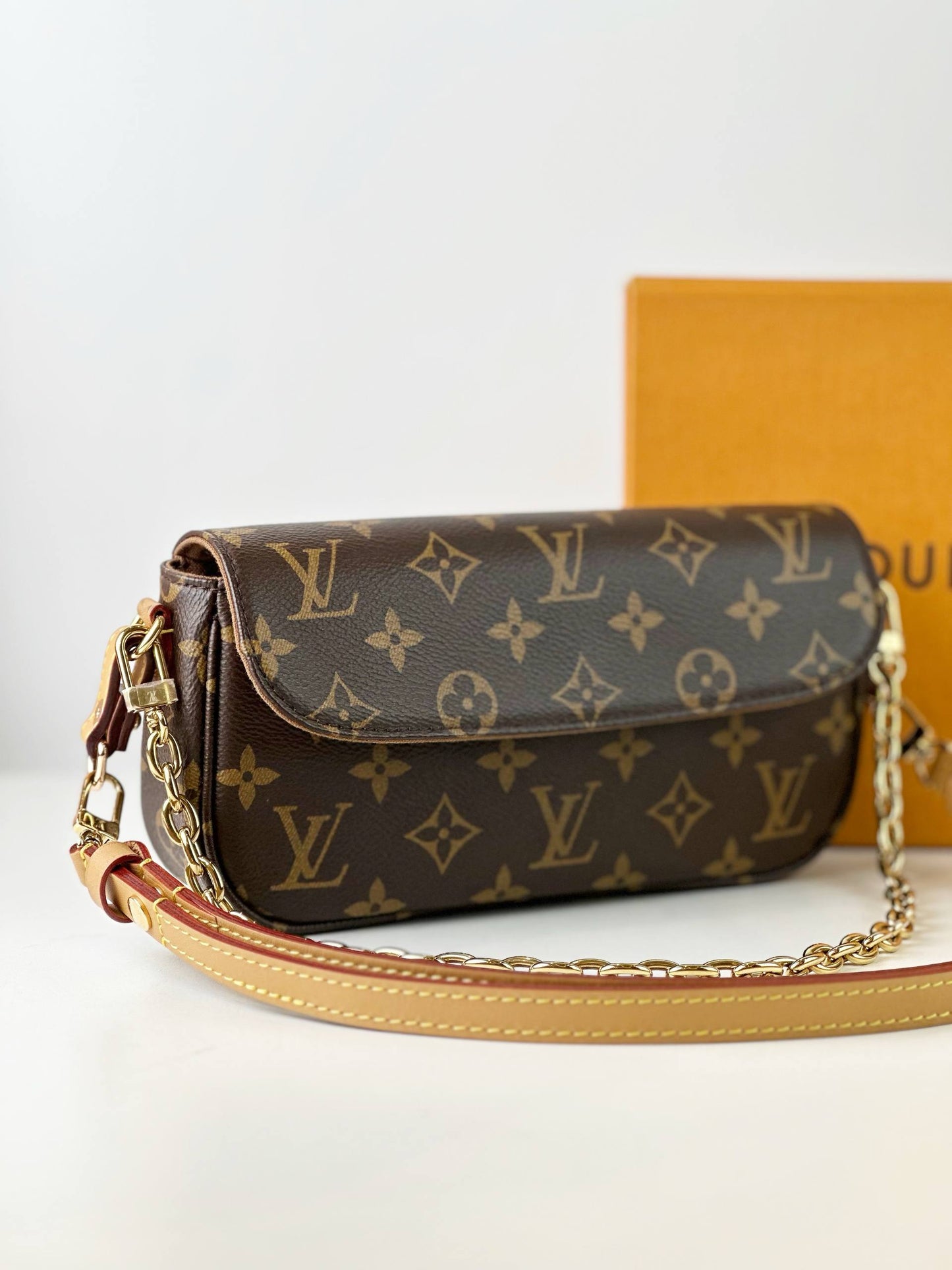 LOUIS VUITTON IVY MONOGRAM WALLET ON CHAIN