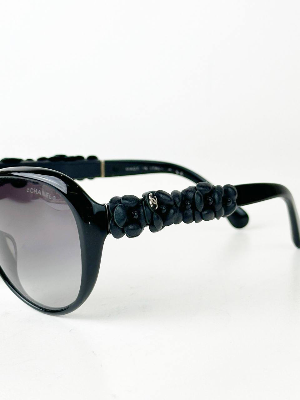 CHANEL BLACK CAT EYE FRAME CAMELLIA SUNGLASSES