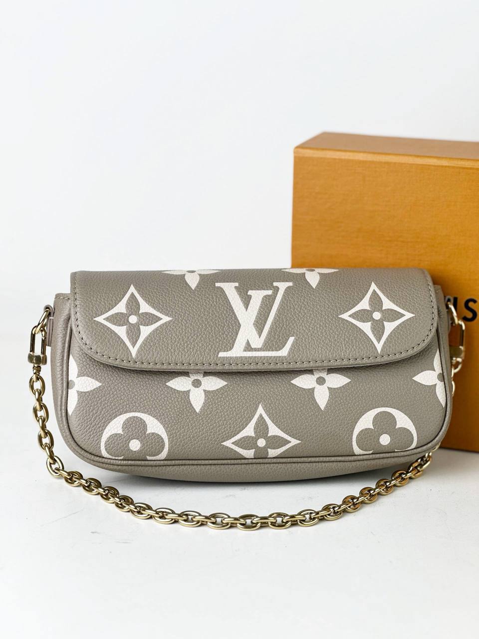 LOUIS VUITTON IVY BICOLOR MONOGRAM WALLET ON CHAIN