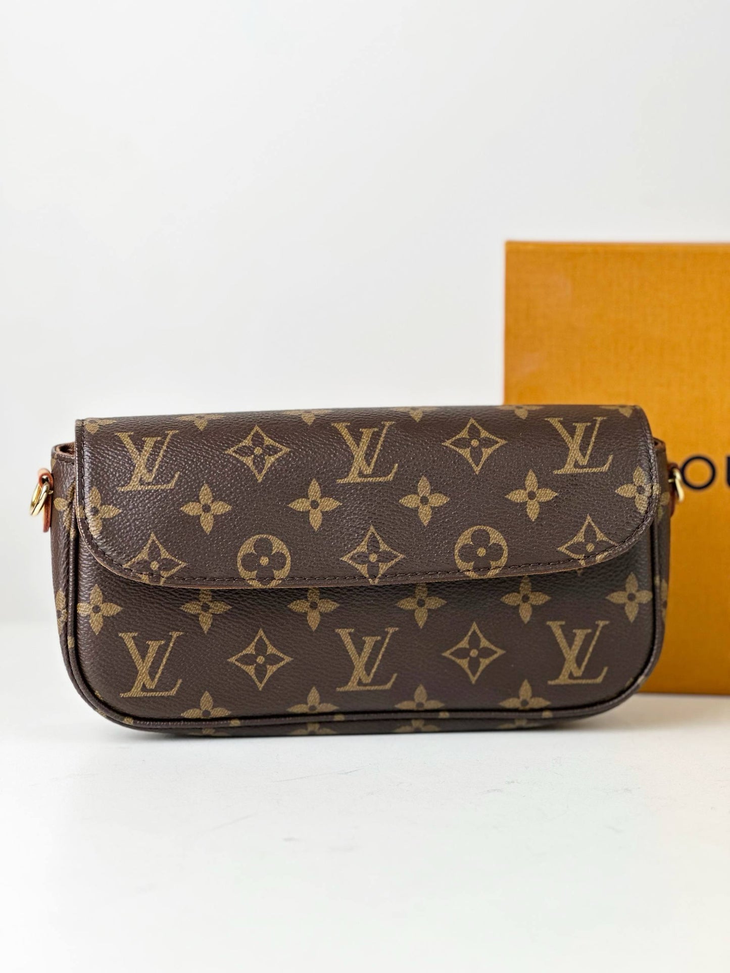 LOUIS VUITTON IVY MONOGRAM WALLET ON CHAIN