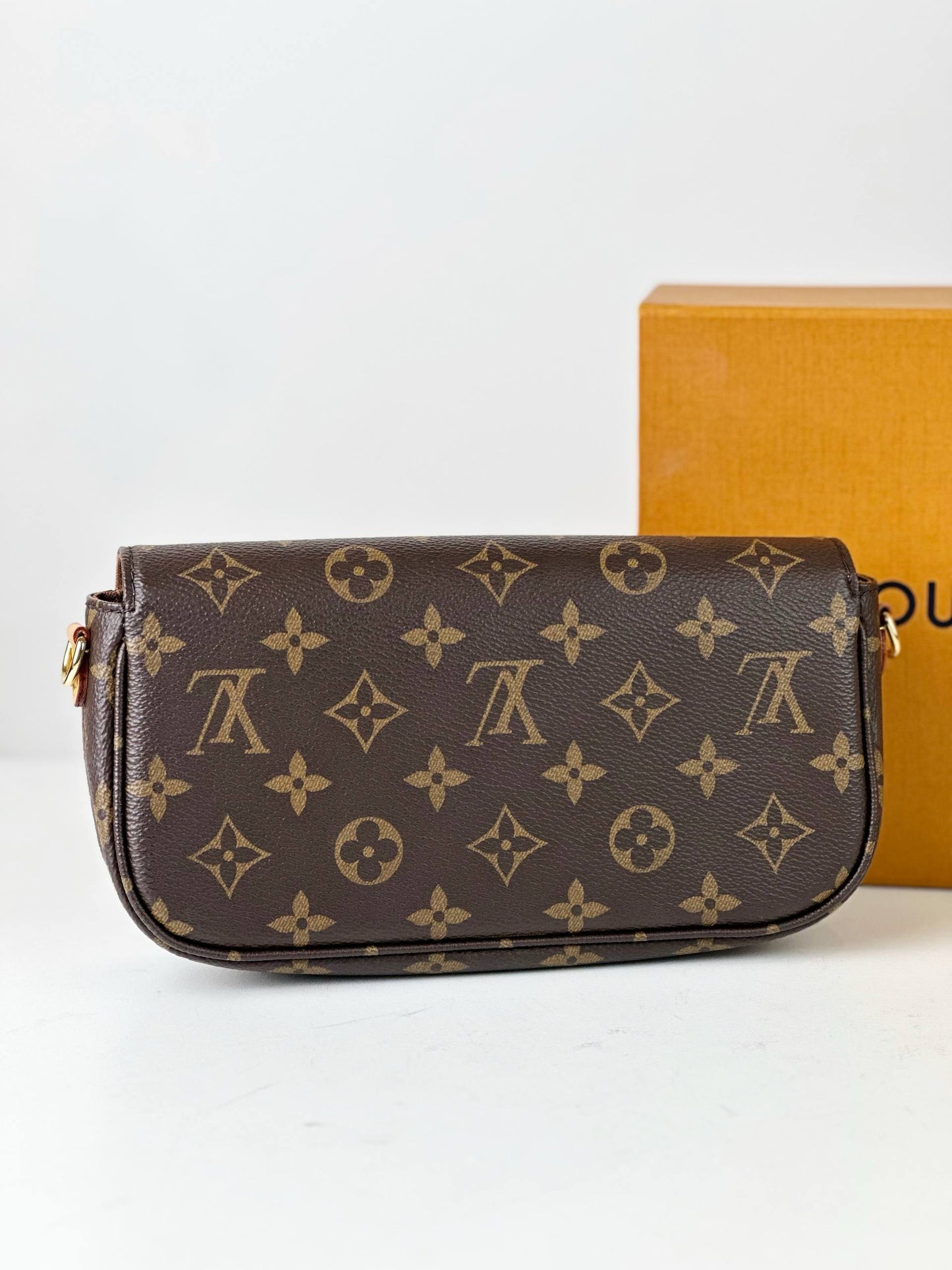 LOUIS VUITTON IVY MONOGRAM WALLET ON CHAIN