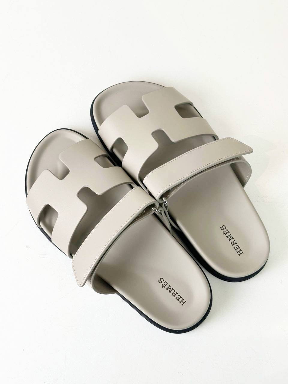 HERMES CHYPRE BEIGE ESQUISSE SANDALS