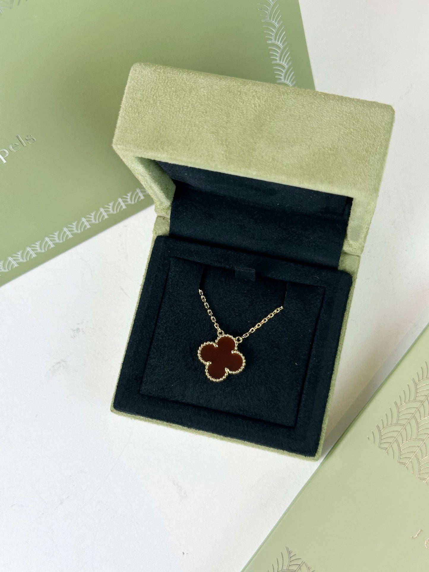 VCA VAN CLEEF &amp; ARPELS VINTAGE ALHAMBRA CARNELIAN 18K 750 YELLOW GOLD NECKLACE