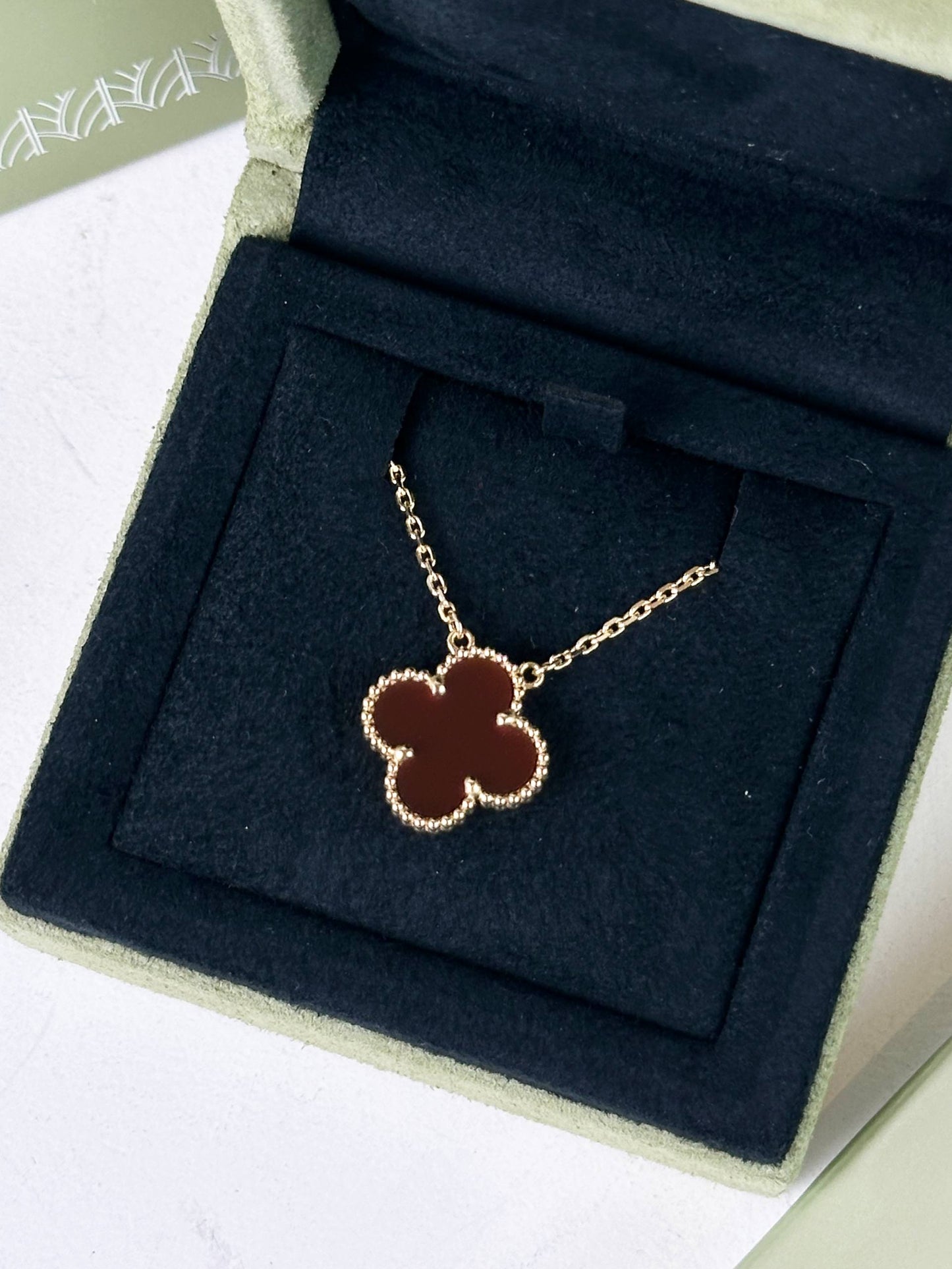 VCA VAN CLEEF &amp; ARPELS VINTAGE ALHAMBRA CARNELIAN 18K 750 YELLOW GOLD NECKLACE