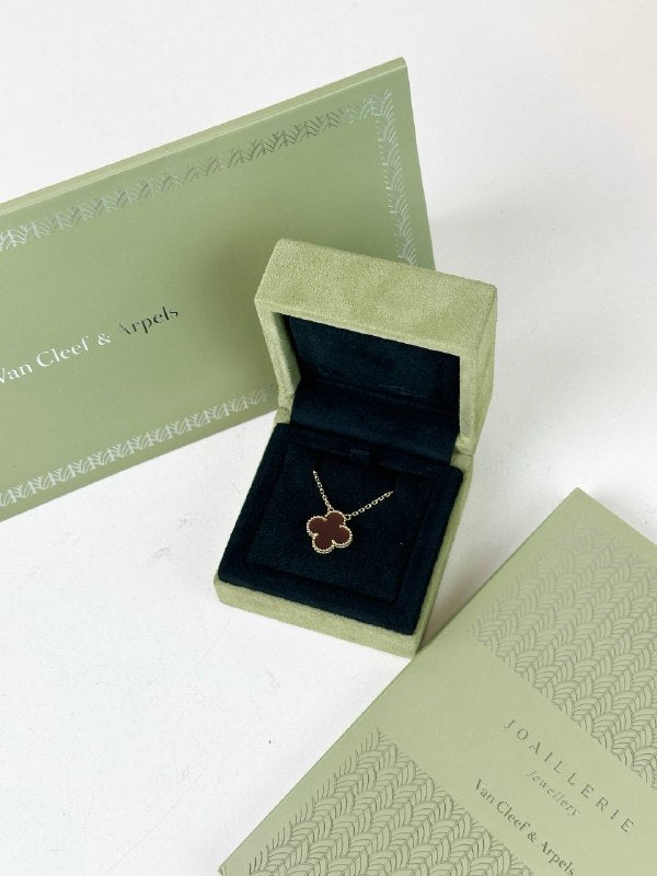 VCA VAN CLEEF &amp; ARPELS VINTAGE ALHAMBRA CARNELIAN 18K 750 YELLOW GOLD NECKLACE
